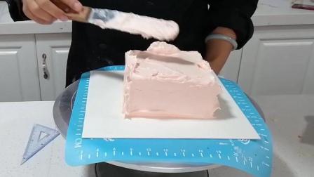 正方形蛋糕胚抹面(七): 及时修补蛋糕胚的四个角