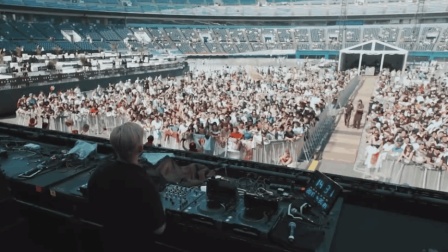 中国DJ太牛了! 登上全球最大的电音节, 在好几万观众面前表演!