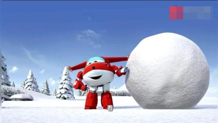 超级飞侠: 滚动的大雪球闯祸闯大了, 吸收了很多玩具和信箱