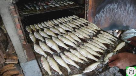 天然水库里的新鲜鱼, 6斤烘成一斤鱼干, 这种烘焙方法你见过吗