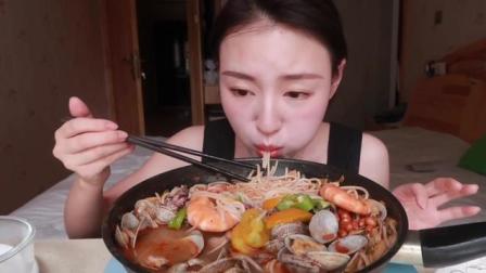 韩国大胃王直播吃生鱼片, 吃饭的时候真的很可