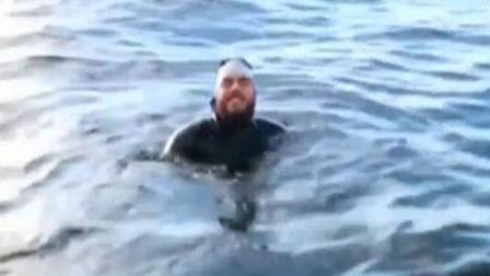 英国男子74天不上岸破世界最长海泳记录