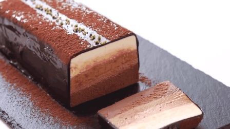 美味的三层巧克力芝士蛋糕, 甜而不腻的巧克力甜点