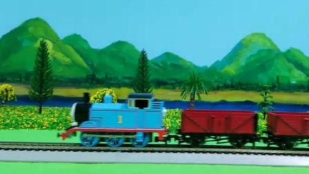 托马斯小火车和它的朋友们之托马斯小火车拉货物动画1