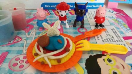 家一玩具屋: 小猪佩奇和汪汪队的毛毛和天天一起为莱德队长做生日蛋糕, 亲子DIY手工