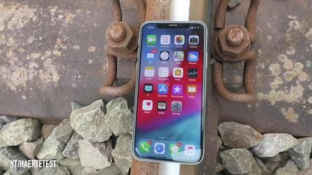 山寨iPhone XS被火车碾过会怎样?