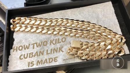 大叔打造了一条2000克的古巴大金项链, 带着它不会得颈椎病吗