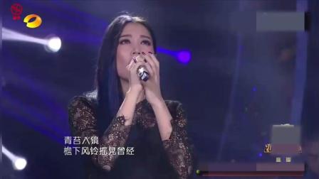 我是歌手: 黄丽玲为大家倾情演唱《听见下雨的声音》, 人美歌也美