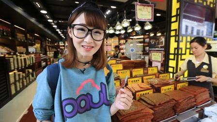 澳门: 闺蜜街头卖杏仁酥、猪肉干, 引众人围观!