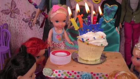 芭比娃娃玩具: 安娜维拉许完愿准备吃蛋糕, 结果第一块就掉在地上