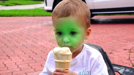 咋回事? 萌宝小正太吃着冰淇淋怎么脸就变色了呢? 趣味玩具故事