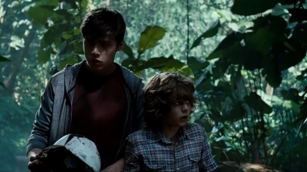 侏罗纪公园：小伙在地上捡到一顶帽子，呼吸急速，森林都变恐怖了