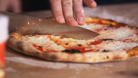 大厨教你在家里制作披萨, 学会以后就能自己在家动手制作了, 你觉得如何