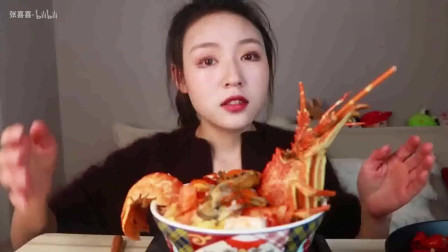 美女吃播: 200元龙虾盖饭 VS25元龙虾盖饭, 有什么区别呢?