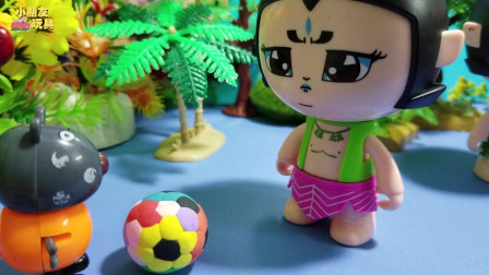 新葫芦娃玩具故事：一起和丹尼踢足球的葫芦娃，哇，足球真好玩啊！