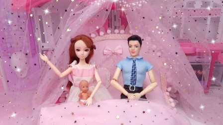 芭比娃娃节收到梦幻粉色大床，一家人都可以睡在上面