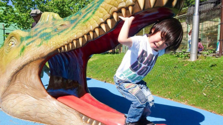 萌宝来到了恐龙乐园 儿童游乐园 玩得快乐的一天呀