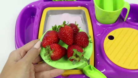 神奇的儿童托盘冰淇淋机玩具轻松制作原汁原味草莓冰淇淋！