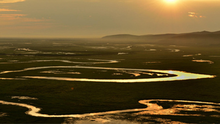 航拍中国 第二季 额尔古纳河哺育着一代代游牧民族，一目九岭观景台是眺望大兴安岭的最佳位置
