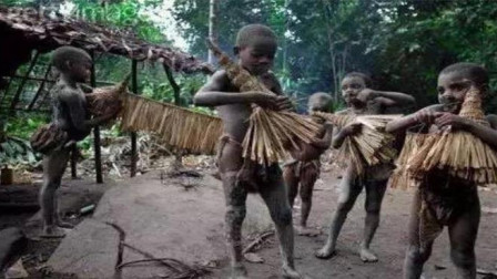 世界上最原始的部落，俾格米人8岁开始就生子，却只能活到30多岁