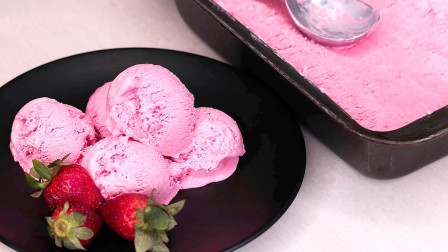 没有冰淇淋机，如何在家中制作美味的草莓冰淇淋？