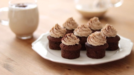 美味细腻的巧克力纸杯蛋糕，在家就能轻松做出的下午茶小甜点