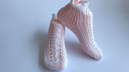 白色蕾丝袜子的编织方法，舒适合脚，简洁唯美编织教学视频