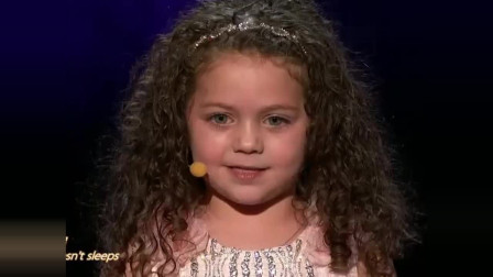 美国达人秀：年仅5岁的小女孩上达人秀唱歌，天籁之音令评委震惊