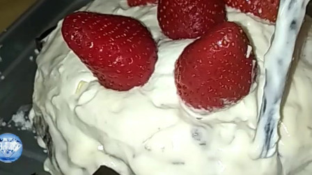尝试制作水果蛋糕（日常视频）