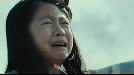 感动到要哭的人性电影，连这个小女孩都不怕这些枪，人性的缺失