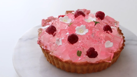 晶莹颤动的樱桃果冻蛋挞，入口冰凉爽滑的美味甜点