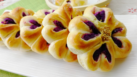 4颗紫薯心组成花型面包，这样的整形方法也可以做豆沙包