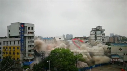 2.55秒震撼爆破！湘潭市二医院37米高楼成功爆破