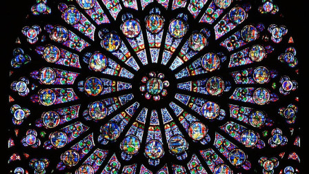 巴黎圣母院大火玻璃炸裂 再见不到记忆中美丽的玫瑰花窗