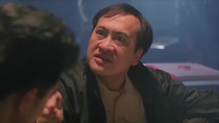 香港黑帮电影：黑帮老大让古惑仔吓唬大傻，大傻成奎安的反应很强烈