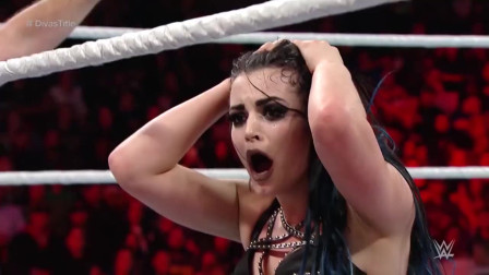 wwe女子撕衣撕精光 WWE 女子TNA衣内战 这次真撕了 裁判的眼镜都直了