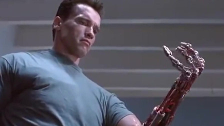 终结者2:施瓦辛格为了证明机器人的存在,割开自己手臂上的组织