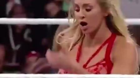 wwe女子撕衣赛 WWE 女子TNA衣内战 这次真撕了 裁判的眼睛都直了
