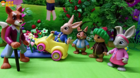 《比得兔》玩具故事，帮忙整理花圃的比得兔，勇于承担错误真的棒棒的！