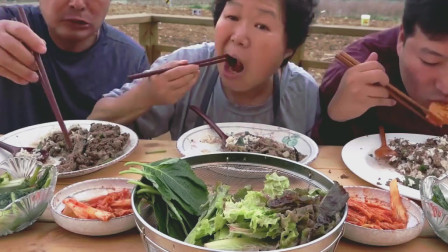 韩国大叔一家人吃播, 拌饭搭配蔬菜, 吃得太香太馋人了!