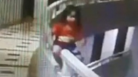 泰国5岁女童不慎从11楼坠下奇迹生还 女孩父亲：她在梦游