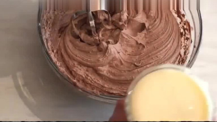 教你制作美味又好吃的巧克力冰淇淋，这样的做法太美味了，你学会了吗？