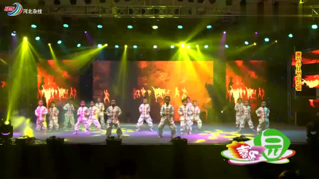中国舞《少年英雄》女孩们帅气的打着功夫，太好看了