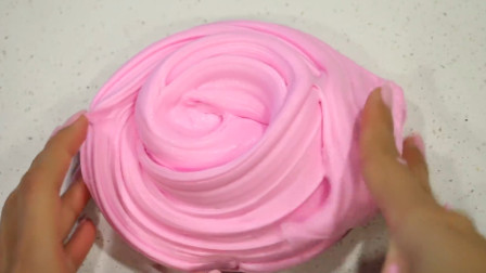 把材料装进气球里，做一个有趣的史莱姆，最后做出星巴克草莓冰淇淋
