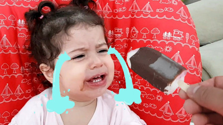 太糟糕了！萌宝小萝莉咋哭了起来？难道是因为巧克力冰淇淋吗？