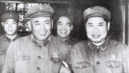 1979年，许世友和杨得志指挥东、西线作战
