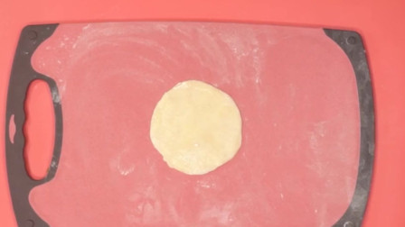 你见过用饺子皮做披萨的吗？简单易做，一起来学学吧！
