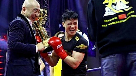 不愧是&ldquo;坦克&rdquo;邱建良，开场被102胜强敌重击后爆发，打服对手