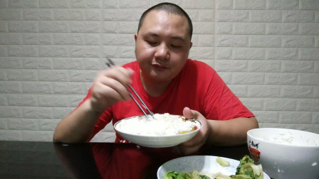 中国吃播vlog评测家常菜韭菜鸡蛋煎饼视频