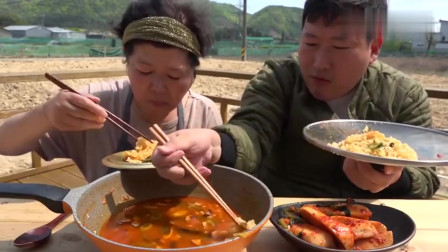 《韩国农村美食》大叔妈妈现做腌泡菜配泡面超有满足感觉，有食欲